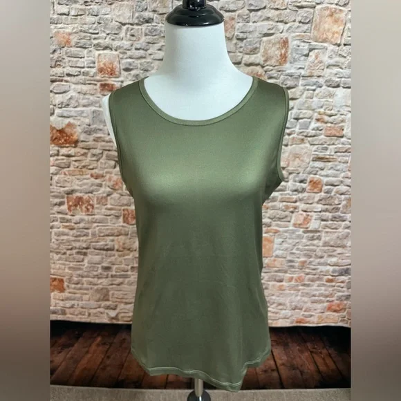 NWT Lot of 3 Sleeveless Tank Tops XS - Picture 4 of 9